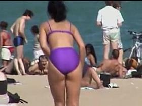 Candid bikini babe impressing with hot body on the beach 06s