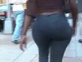 Great ass walking the streets