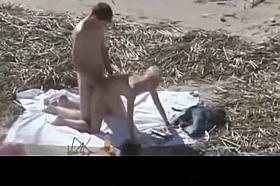 Beach sex caught by voyeur