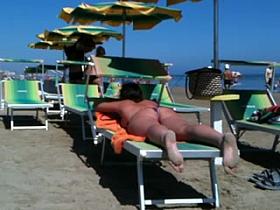 Very hawt round wazoo on the beach