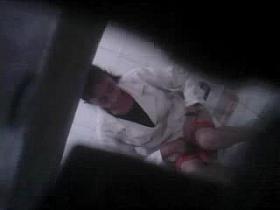 Espiada en el sanitario 3