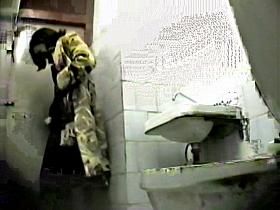 A girl with a gorgeous butt pissing in the hospital toilet