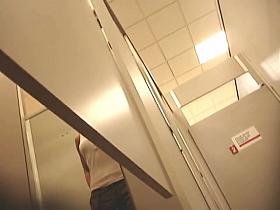 Sexy dressing room spy cam shots with amateur in shorts