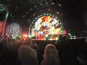 Blowjob in the middle of the concert