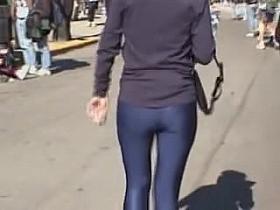 Candid booty looking so hot when voyeured by the lewd man 05zh