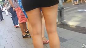 Secretly filming chick's hot legs