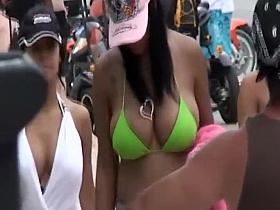 Big natural tits craving for attention