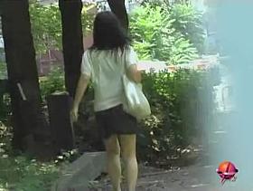 Her jeans skirt hides the treasure for no panties sharks