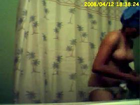 Hidden Camera - Girlfriend after shower