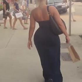 Candid Voyeur PAWG Embarassed About Her Big Juicy Ass