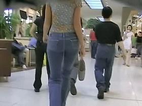 Street candid video of gorgeous chicks in public