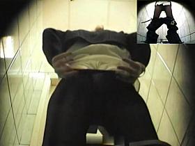 Girls Pissing voyeur video 64