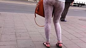 HIDDEN CAM PERFECT LEGGINGS SHOWING TIGHT ASS