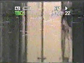 VECINA ESPIADA SE LE VEN LOS PEZONES