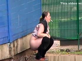 Pregnant Woman go to pee