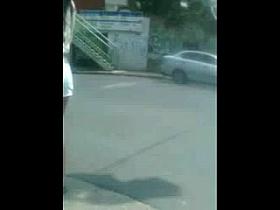 Putita en minishort blanco