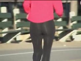 I am spying the sexy runner and her candid tight ass 03zj