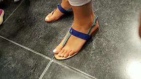 filming fr's sexy feets pedicured toes zoom