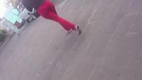 Culo ejercitandose en el parque