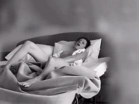 Sexy Babe Caught Jilling Off !