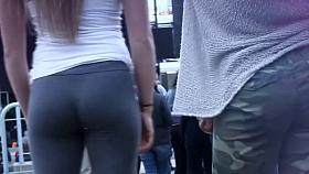 Amazing ass shakes to the music