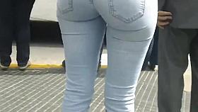 caderona walking rather rich