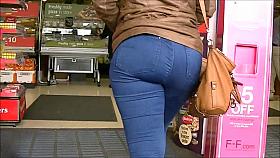 Candid big ass blonde in tight jeans
