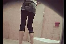 Leggy amateur that stayed without panty on piss cam