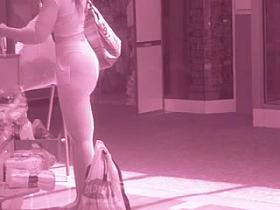 Thick ass girl at the mall pt1