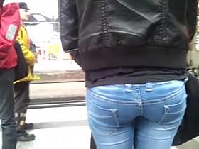 Culonzita en la estacion