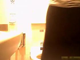 Talking with mom while she pissed