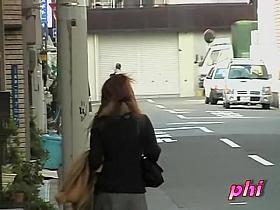 Classy milf with no panties sharked while walking in public