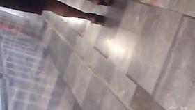 Pantimedias en el metro Madura