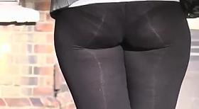 Calzon blanco con encaje negro en mallas negras