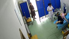 Quay l&eacute n ph&ograve ng kh&aacute m tri