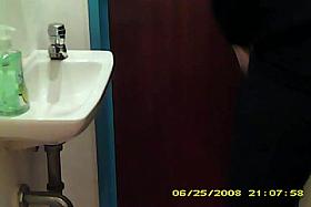 Spying my aunt on the toilet