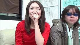 Kinky babe rubs herself