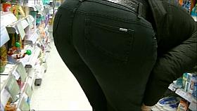 Candid big ass milf bent over in jeans