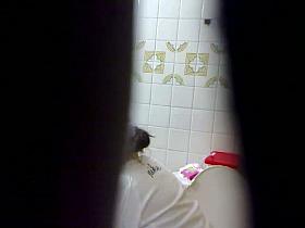 Plump bottomed bunny filmed peeing