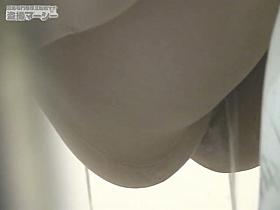 Pissing voyeur scenes of amateur pussies above toilet