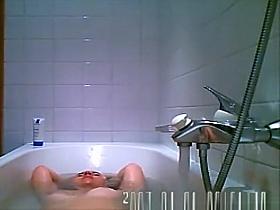 Russian babe caught on bath tub spy