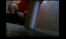 woman on toilet and the pussy itches