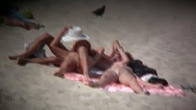 Nude blonde babe sunbathing at the beach spy cam video