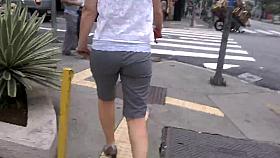 SDRUWS - MATURE ASS SHAKING IN THE STEET