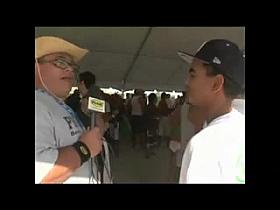 Gringa se deja apoyar