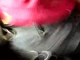 Touch a la chica de chaleco rosa