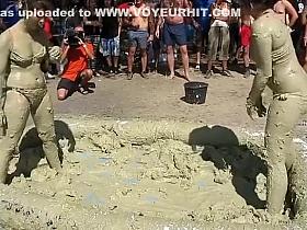 Two amateurs fighting in the mud