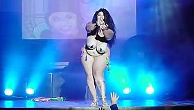 Kiki La Chanteuase Burlesque