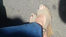 sexy feet at busstop