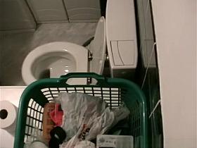 W&uuml;rstchen pee and washes her ass